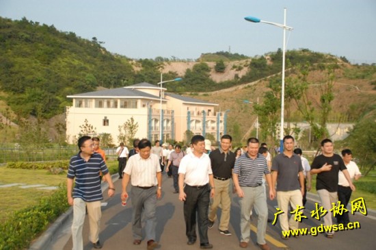 东莞市水协考察团赴杭宁水司取经