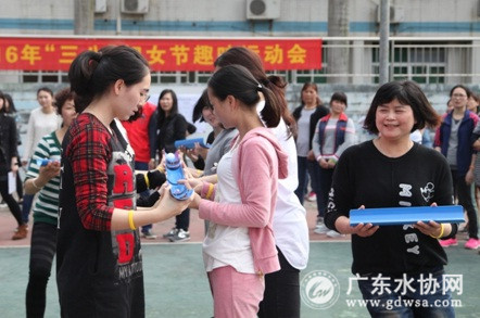 深水光明水务有限公司举办“喜庆三八妇女节”趣味运动会