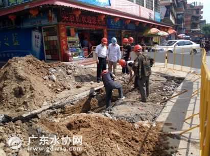 韶关市小岛西岸新装主水管支管连接工程开始实施