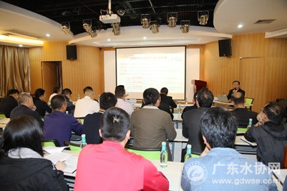 深水光明一线党员齐学党的十九大报告