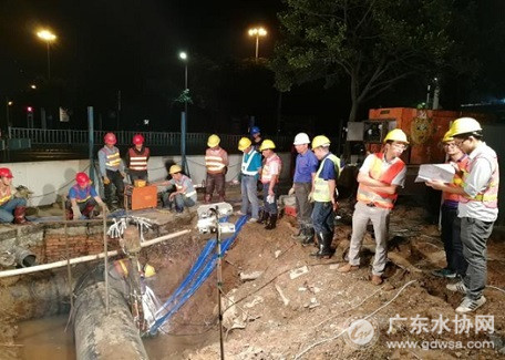 西南水厂关停供水安全保障置换工程第二阶段一环西路段接驳顺利完成
